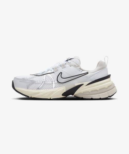 나이키(NIKE)  V2K 런 W - 서밋 화이트:퓨어 플래티넘:라이트 아이언 오어:메탈릭 실버 / FD0736-100 - 사이즈 & 후기 | 무신사