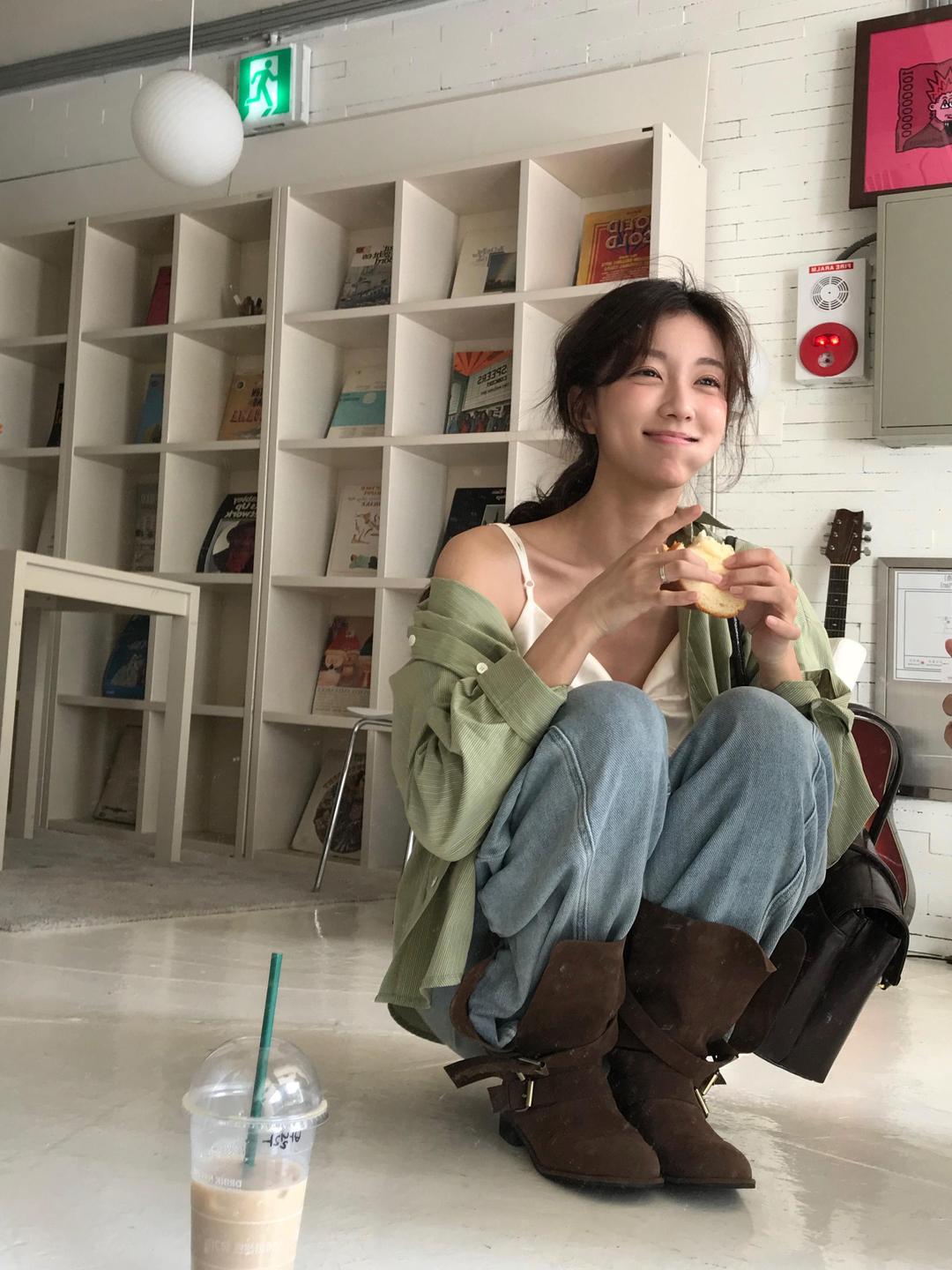 PREFRITT : Garnet Blue Striped Shirt [olive khaki]