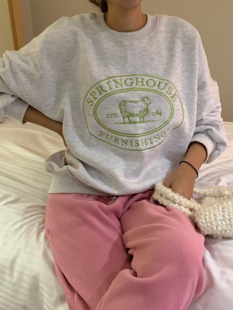 메이 백멜란지 기모 여자 가을 겨울 간절기 자수 꾸안꾸 캠핑룩 크롭 맨투맨