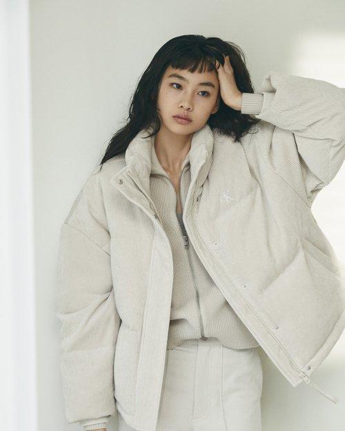 여 아이보리 릴렉스핏 코듀로이 다운 숏 푸퍼 재킷 J221160 ACF