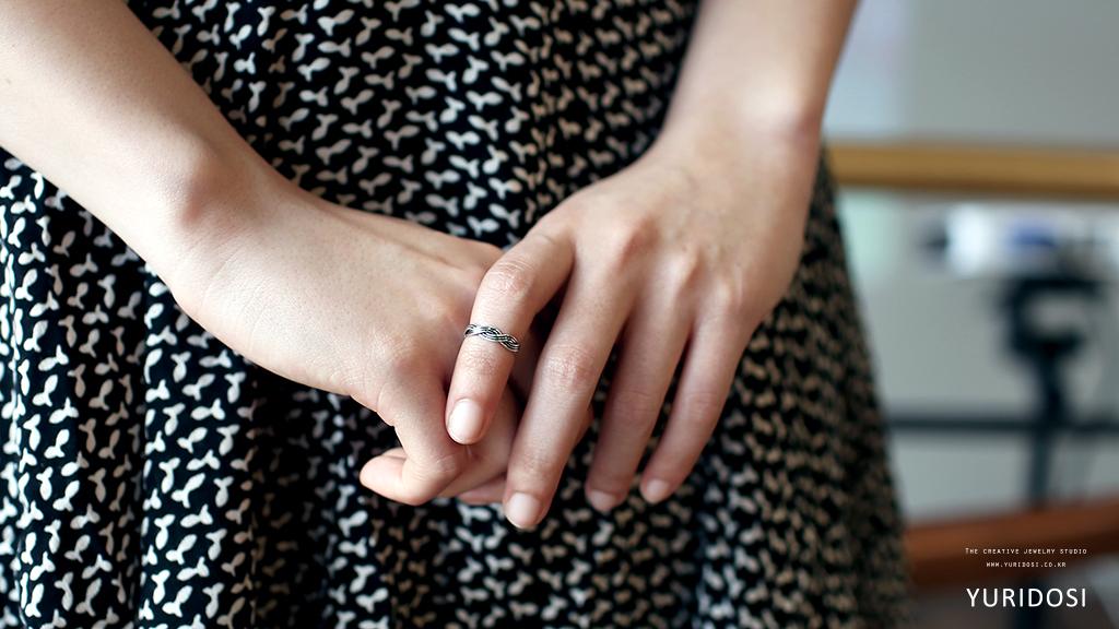 Silver Mid Knuckle Ring _ Woven Wave