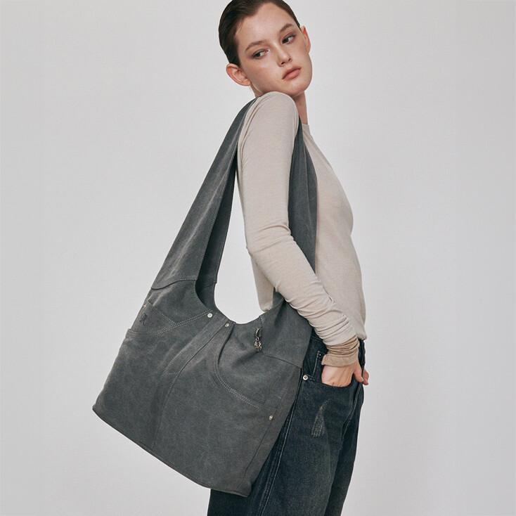 진 모티브 오버사이즈 숄더백 (차콜)