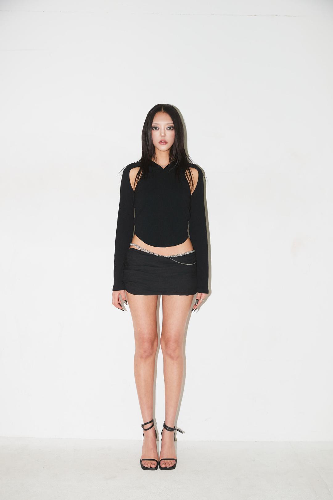 06. CUT OUT HOOD BLACK