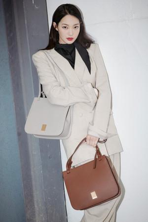 멜리아 릴레(Melia Lillet) 숄더 28