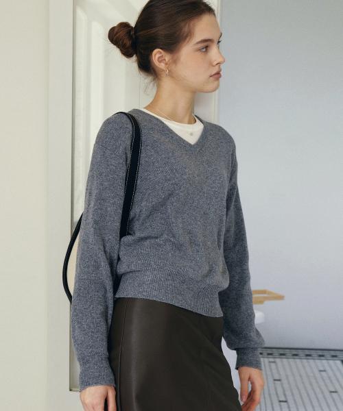 텍스처 캐주얼 브이넥 니트 - 차콜