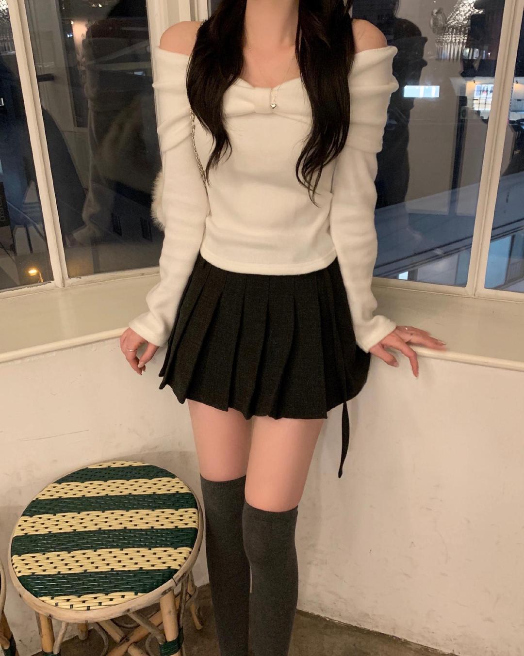 루앤메리 [연말룩🎄] 메리 리본 오프숄더 니트 (2col) 크리스마스 파티룩 모임룩