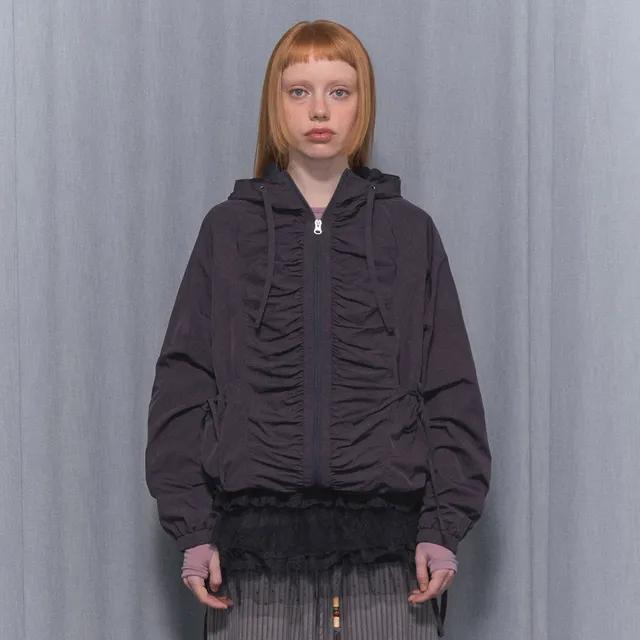 리본 셔링 윈드 브레이커  (CHARCOAL) F24ZA959