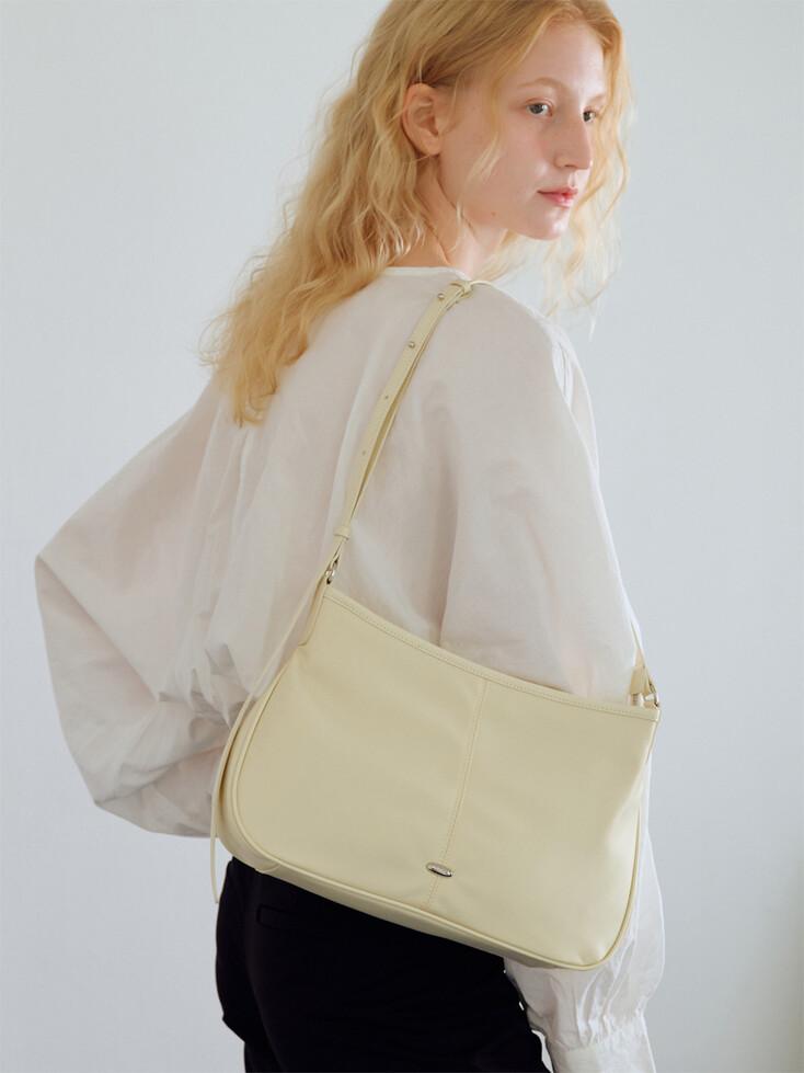 로에 나일론 숄더백 Loe Nylon Shoulder Bag_Custard