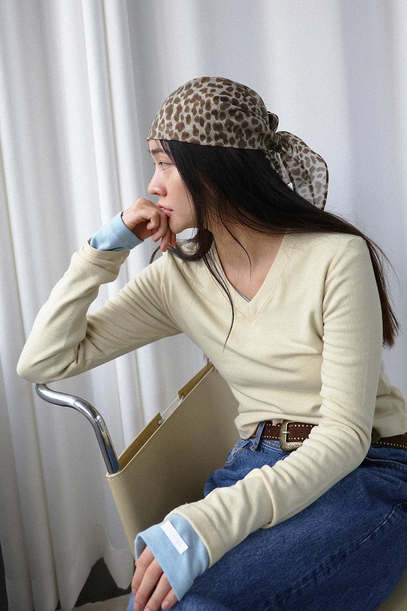 Wool V-neck Long Sleeves tee