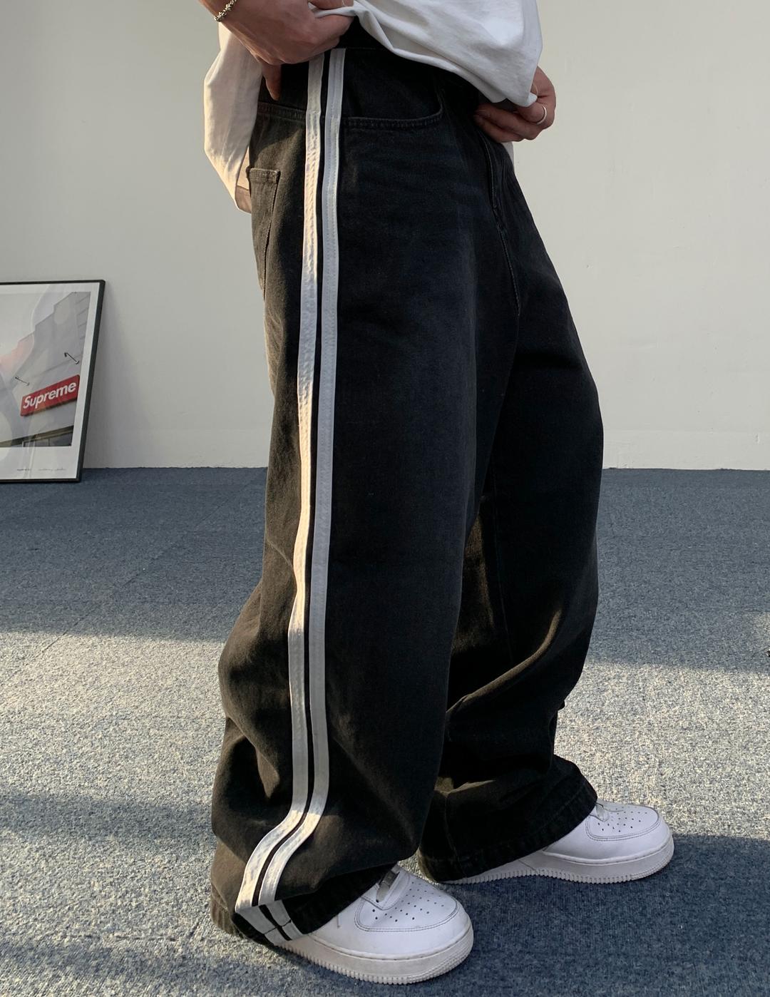 사이드 트랙 와이드 블랙 데님