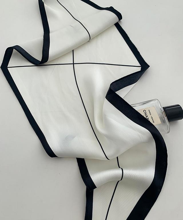 배드걸 [하객룩/무배] 배색 다이아 마름모 모던 심플 트윌리 스카프 2color