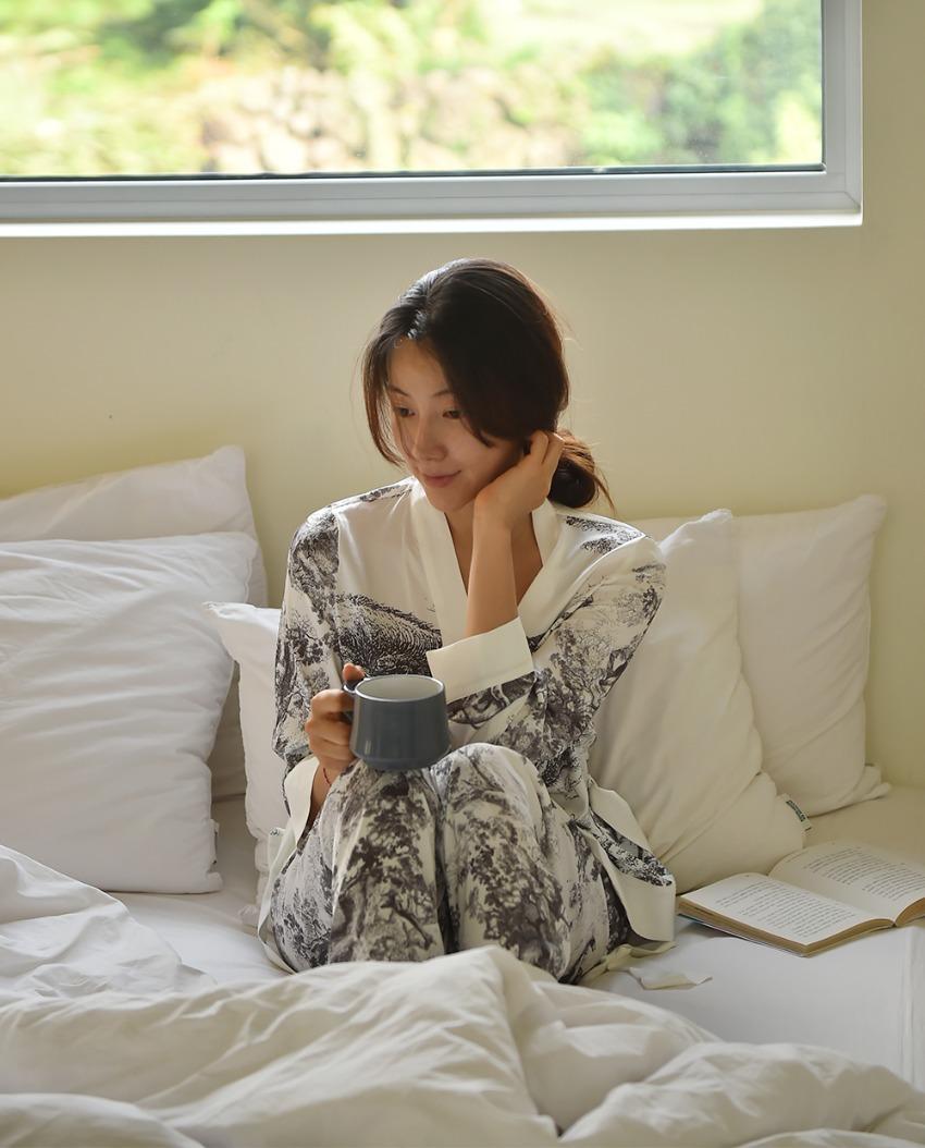 Oriental painting silky pajama