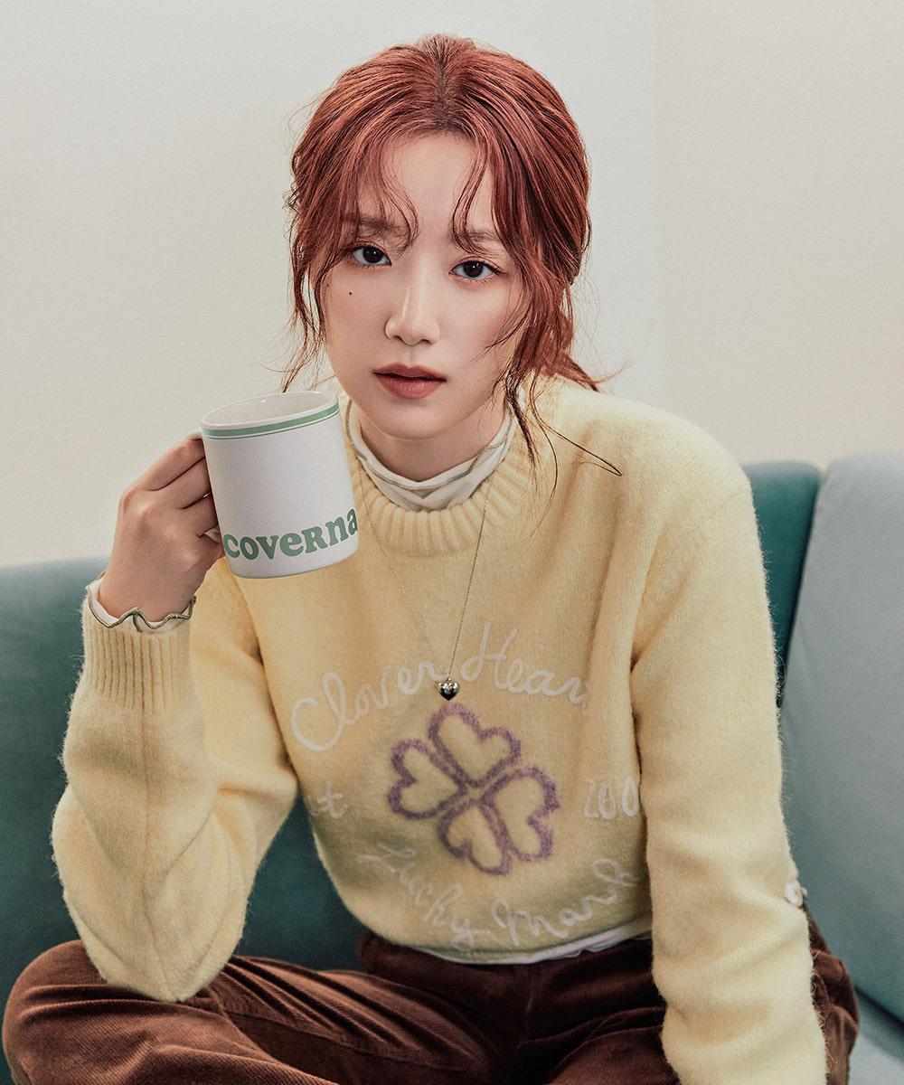 우먼 클로버하트 그래픽 니트 라이트 옐로우