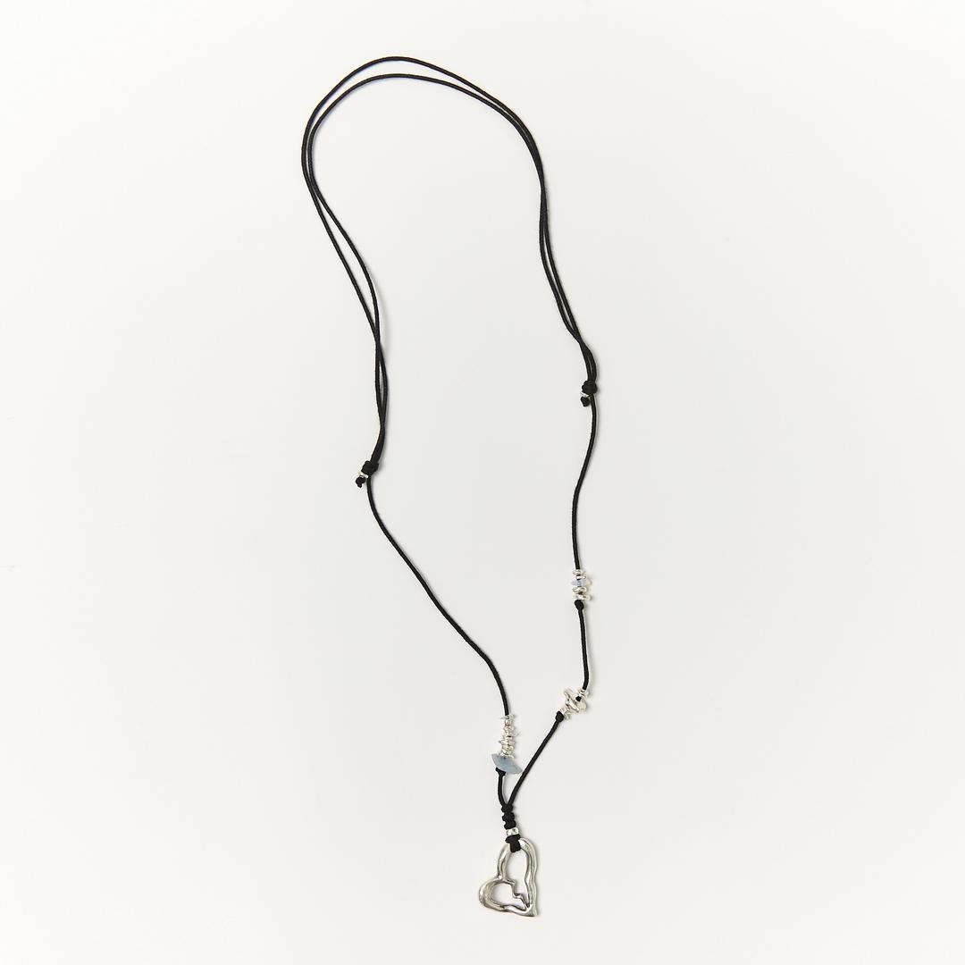 BROKEN HEART PENDANT NECKLACE [BLACK/BEIGE/IVORY]