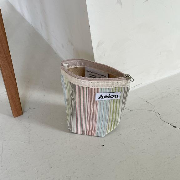 Aeiou Basic Pouch (M size)Spring Onion Green Field Stripe