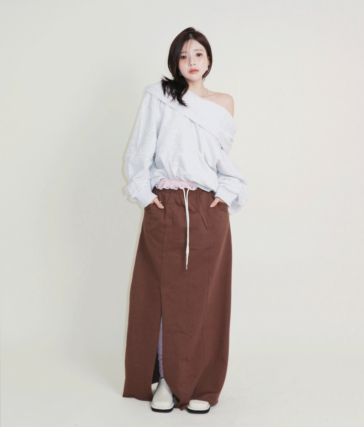 에느 언발란스 오버핏 와이드 원숄더 후드 티셔츠