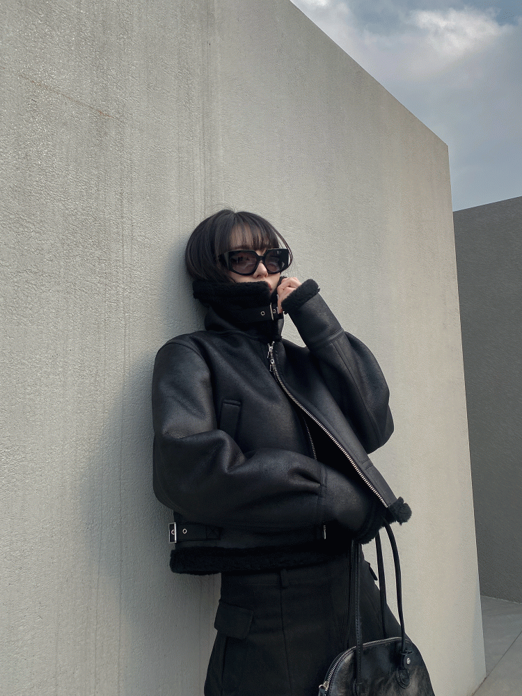 프리미엄 크롭 무스탕 (블랙)