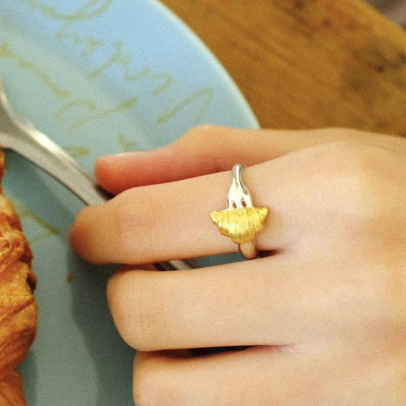 Croissant ring