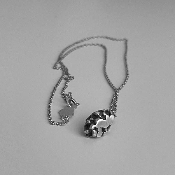SIGNATURE NECKLACE