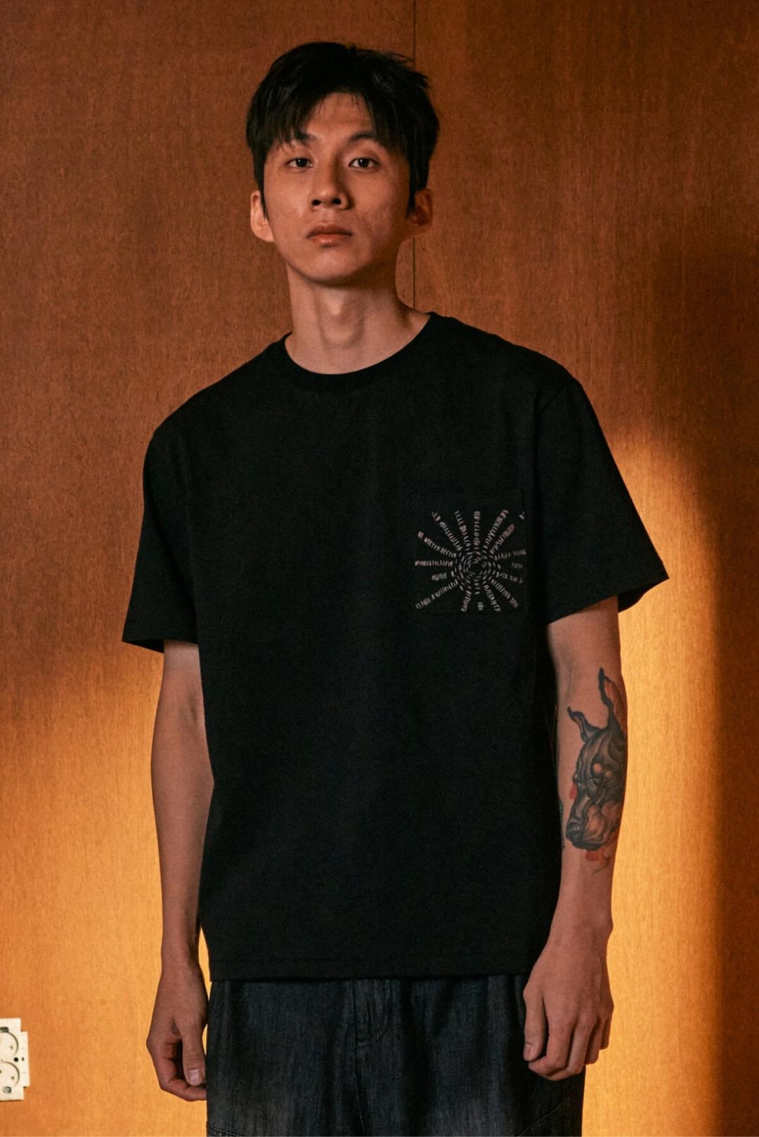 리버레이션 포켓 반팔티 - 블랙