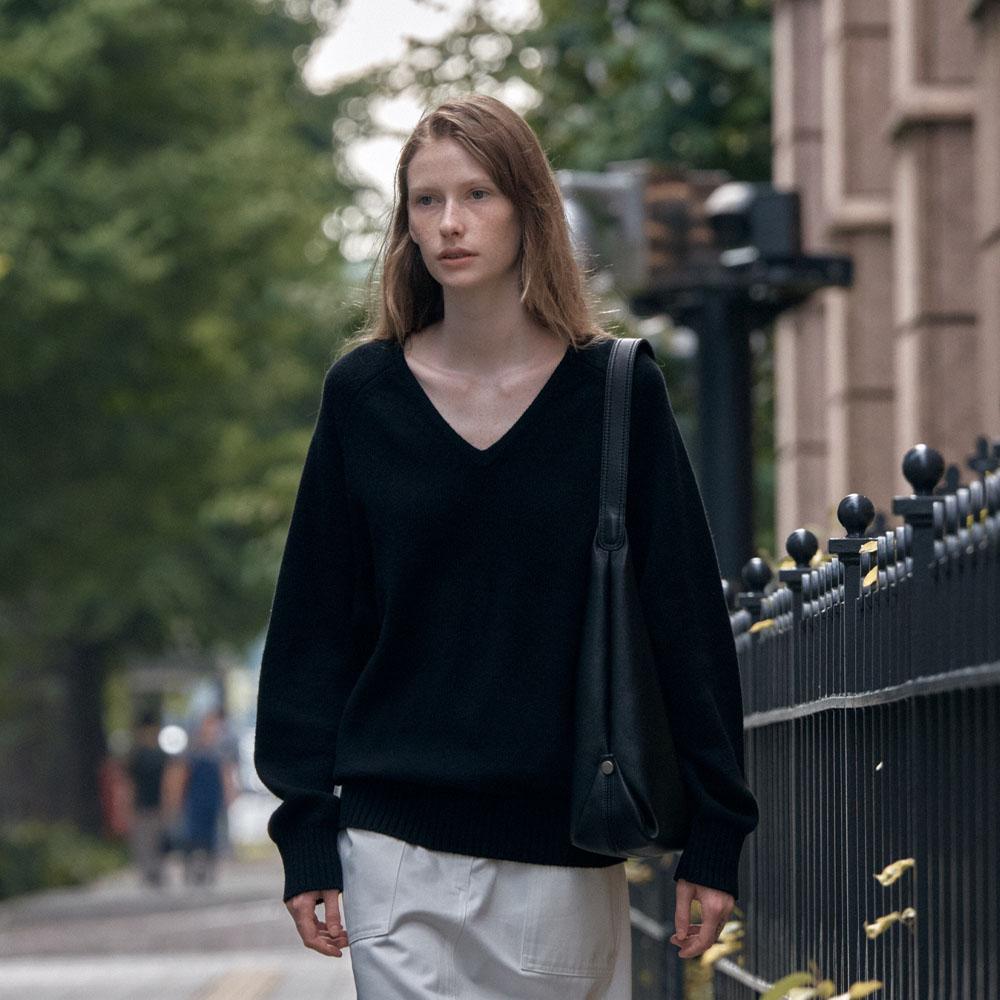 SIKN2156 울 블렌드 루즈 브이넥 니트_Black