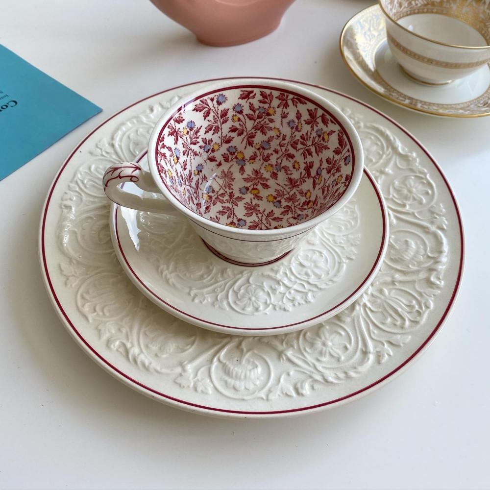 중고 웨지우드 촬영소품  버건디 페르시안 찻잔접시세트 (트리오)