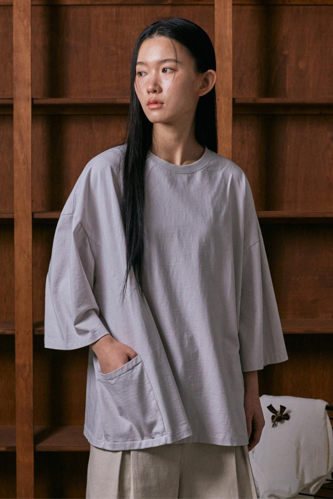 인시젼 사이드 포켓 반팔티 - 웜그레이