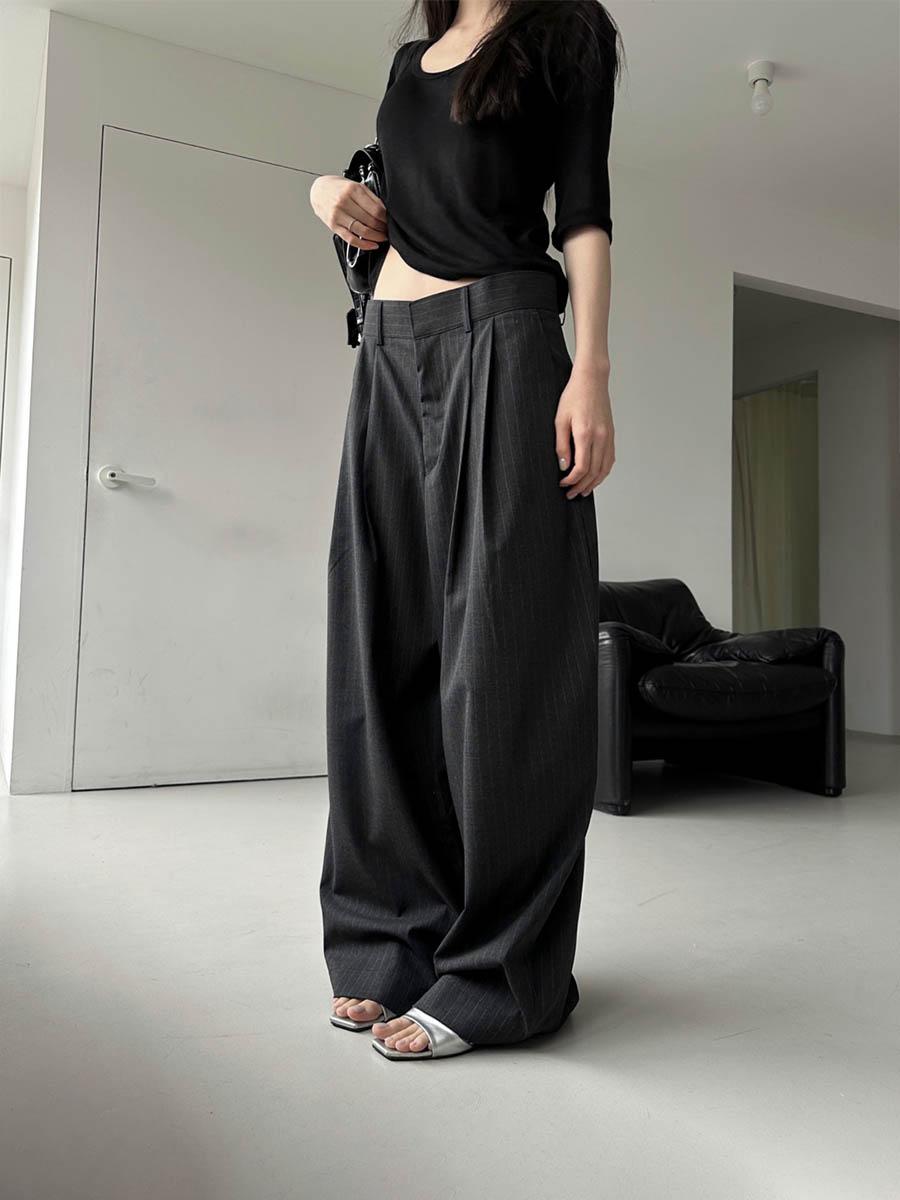 Striped two-tuck wide slacks