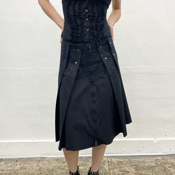 BUTTONED PLEATS SKIRT