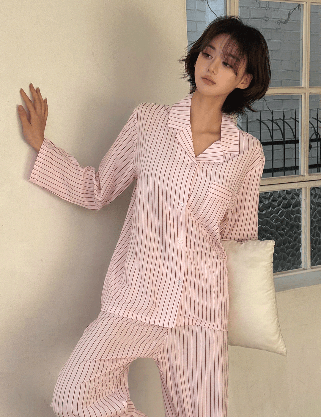 에블린 [🌼봄신상][커플파자마] 실크스킨 코지 스트라이프 파자마
