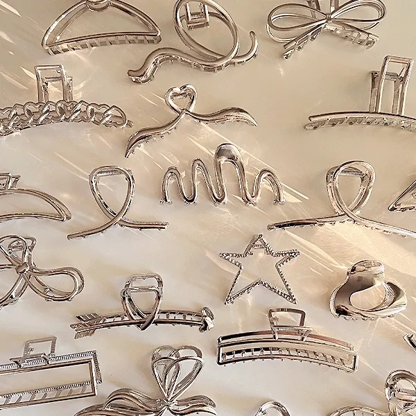 *1+1할인* 실버 메탈 대왕 집게핀 헤어 반묶음 올림머리 봄 여름 가을 겨울 심플 데일리 삔 미니 꼬임 명품 리본 골드 바나나 빅사이즈 진주 유니크 y2k 흠뻑쇼 워터밤 개강룩