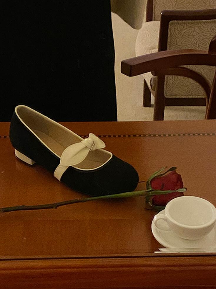 NEW EMMA PUMPS ( IVORY )