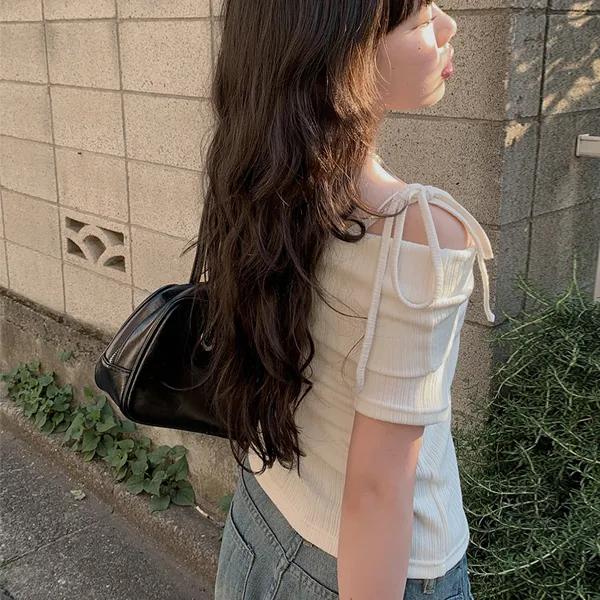 [특가세일🖤][주문폭주!]폴린 오프숄더 리본 반팔 티 (2color)