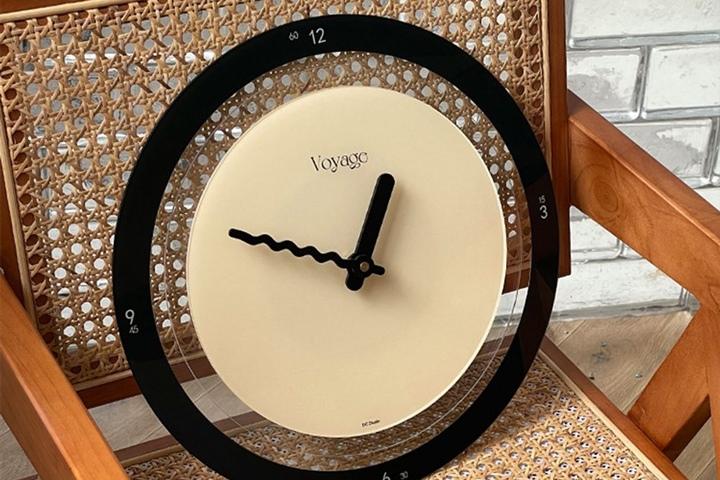 [해외]무소음벽시계 북유럽 아크릴 웨이브 분침 투명 원형 인테리어 벽시계 35cm