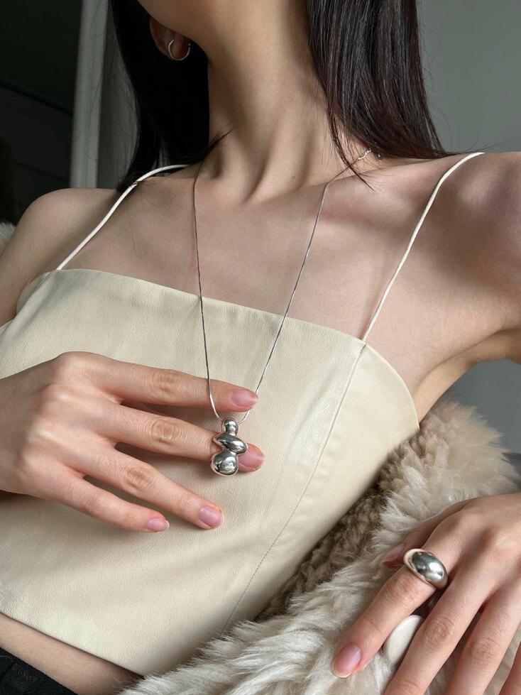PEBBLE NECKLACE 001