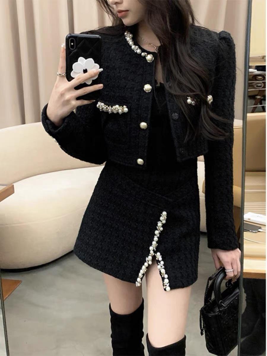 진주 달린 블랙 투피스