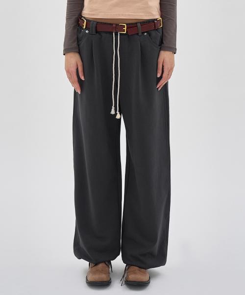 더블 웨이스트 플리티드 와이드 레그 스웻팬츠_차콜