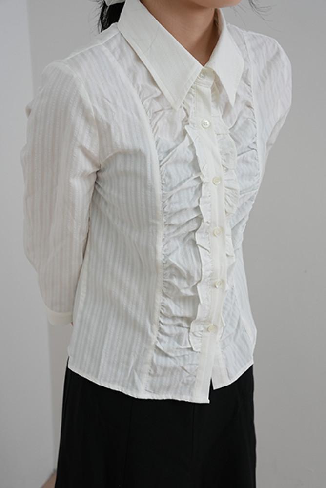 러플 화이트 블라우스