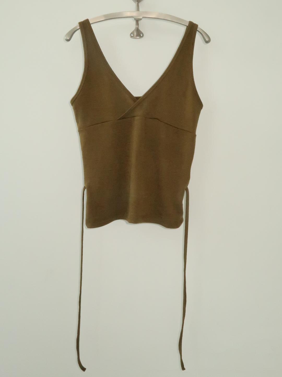 UNI SLEEVELESS TOP