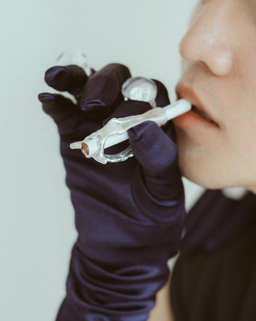 Icarus cigarette holder