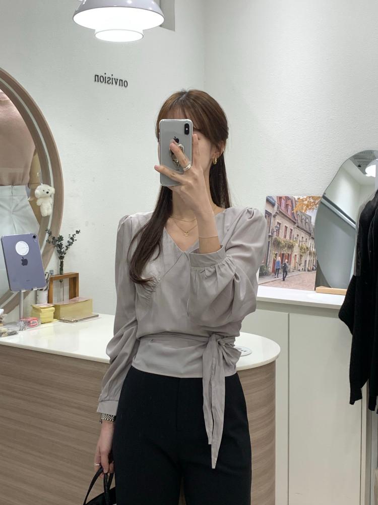 (온비전) 플라 브이넥 랩 블라우스