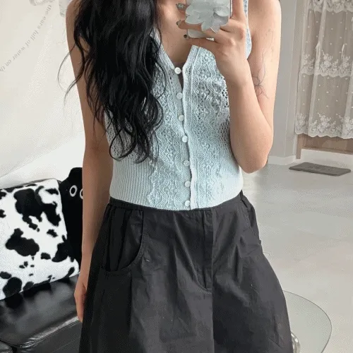 [기획 상품✨] 레이스 니트 버튼 조끼 (2color)