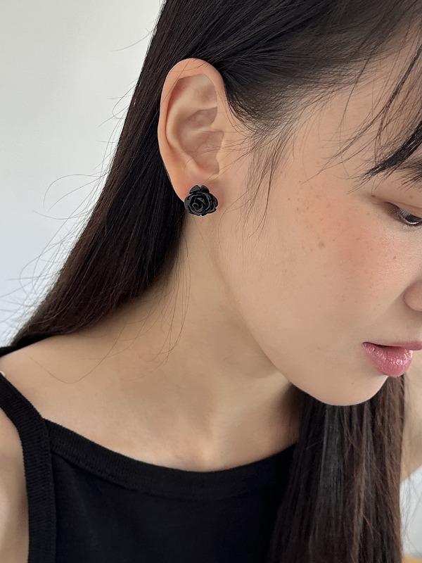 rose formica earring - black
