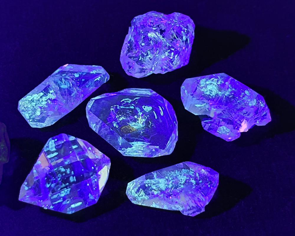 엔하이드로 형광 하키마 쿼츠 백수정 결정 /  Petroleum Diamond Quartz 천연원석 원석 표본 크리스탈 이색수집품 천연석 / 루페우스