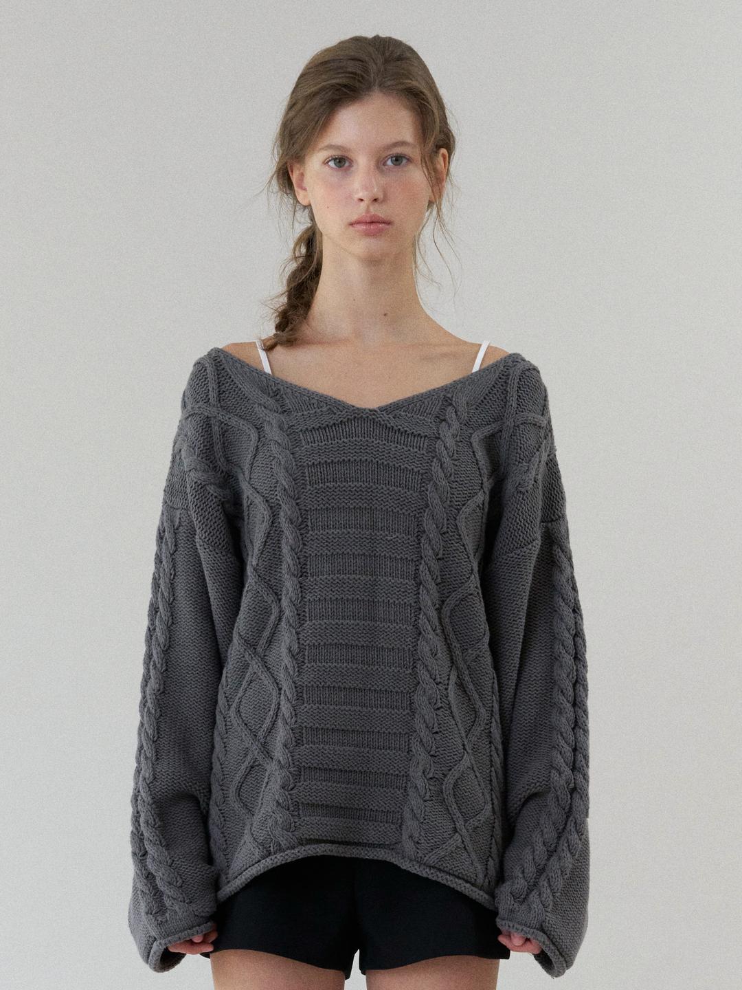 heritage cable v-neck knit (charcoal)