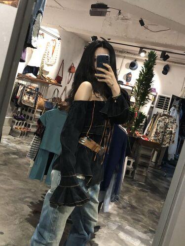 Black ribbon point off-shoulder blouse