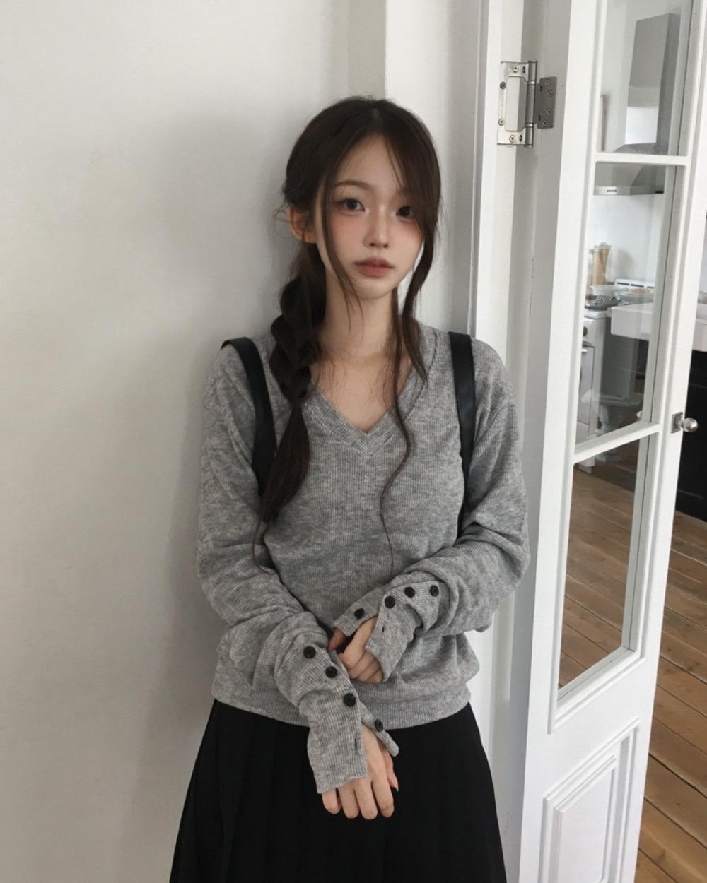 [울20%] moot v-neck button loose fit t