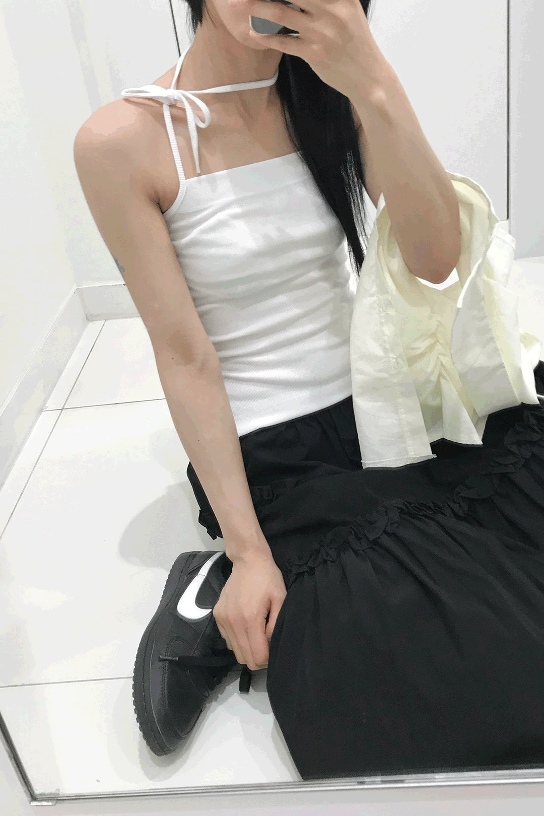 TIE SLEEVELESS