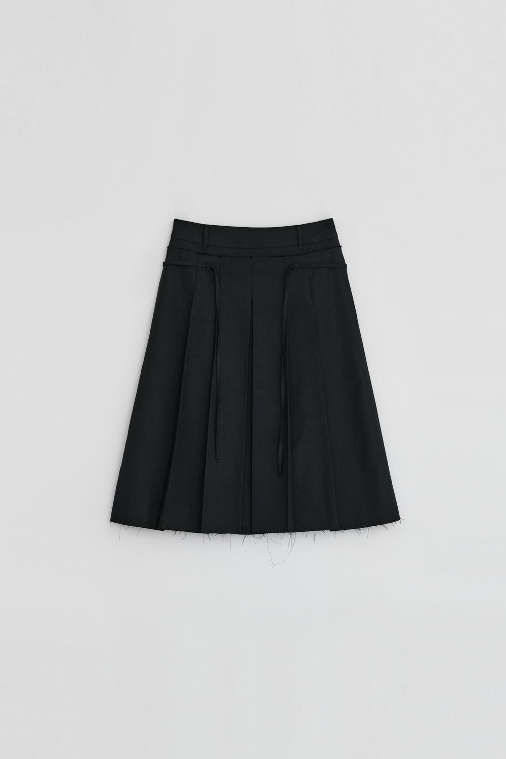 CUTTING PLEATS BELT SKIRT