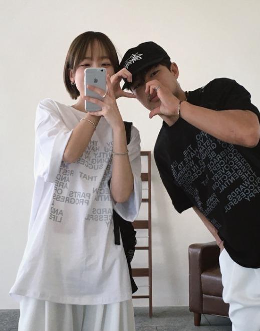 (UNISEX) 볼리 레터링 반팔 티셔츠